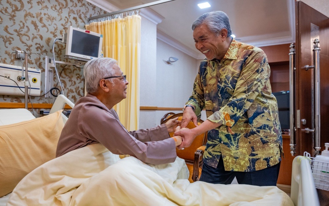 Ahmad Zahid Visits Ismail Sabri Recovering at National Heart Institute
