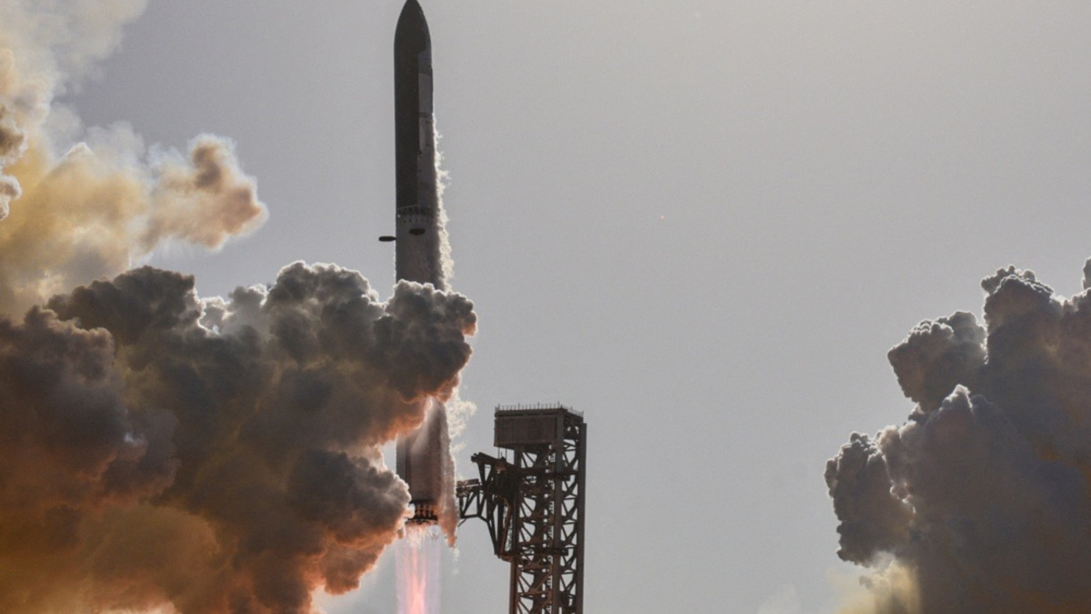 SpaceX Achieves Milestone With Successful 13th Starship Test Flight From Texas