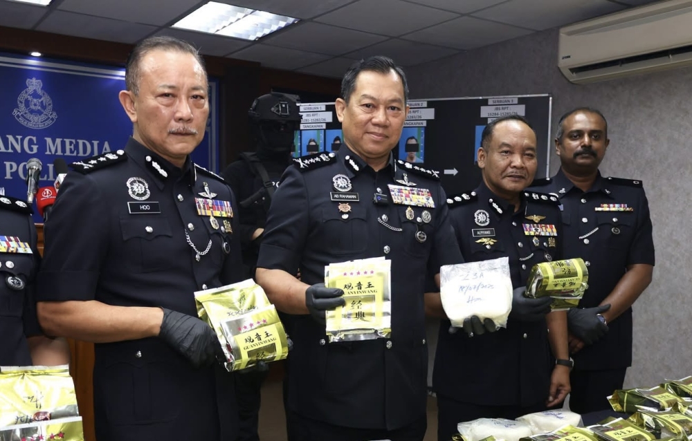 Drug Ring Dismantled in Johor Bahru: Eight Arrested Including Teenager in Vehicle-Based Operation