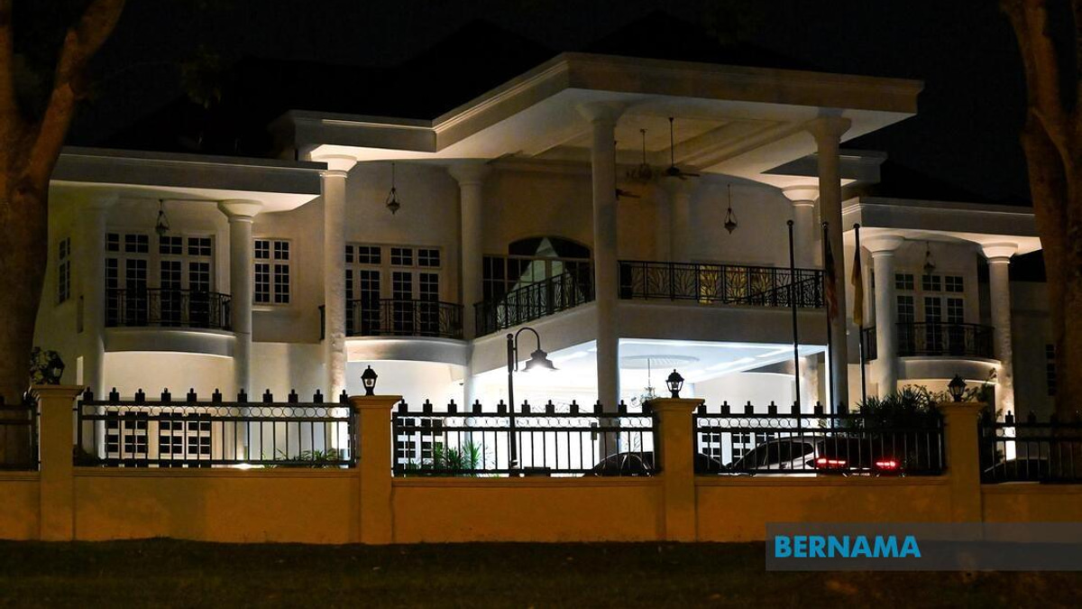 Zahid Leads BN-PN Delegation to Negeri Sembilan Palace Following Election Victory