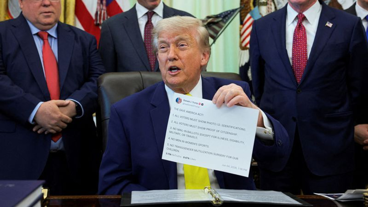 Trump Faces Legal Challenge Over Paid Access Service for Truth Social Posts