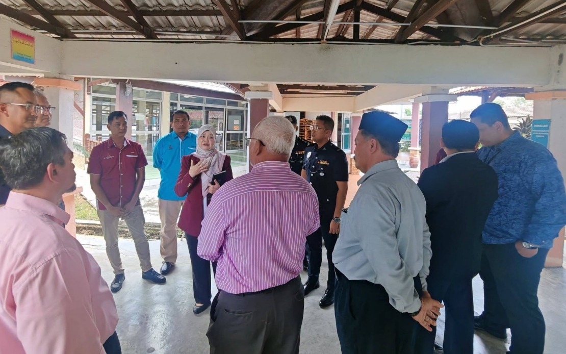 Education Minister Visits Banting School After Student Stabbing Incident