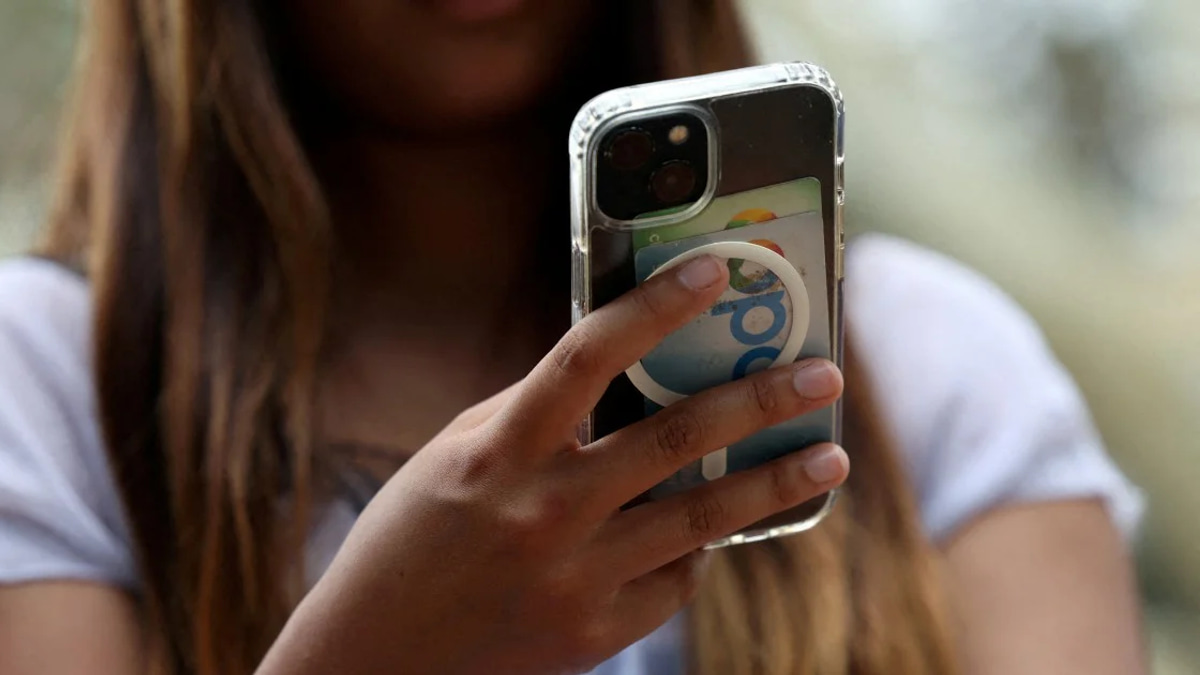 Australia Strengthens Teen Social Media Protections with Expanded Regulator Powers