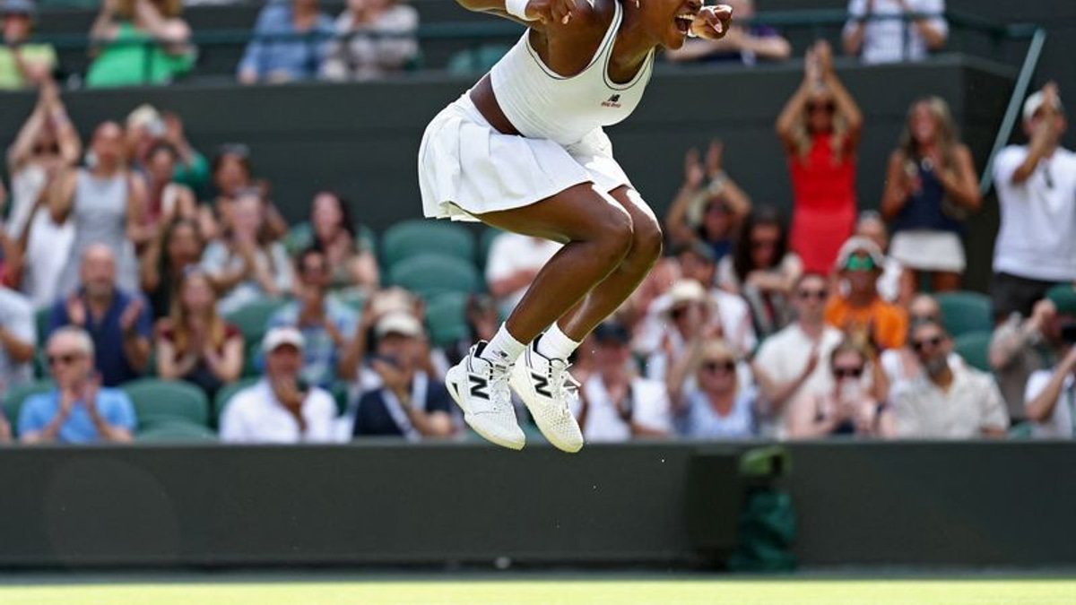 Gauff battles past Sierra in Wimbledon thriller to advance to third round