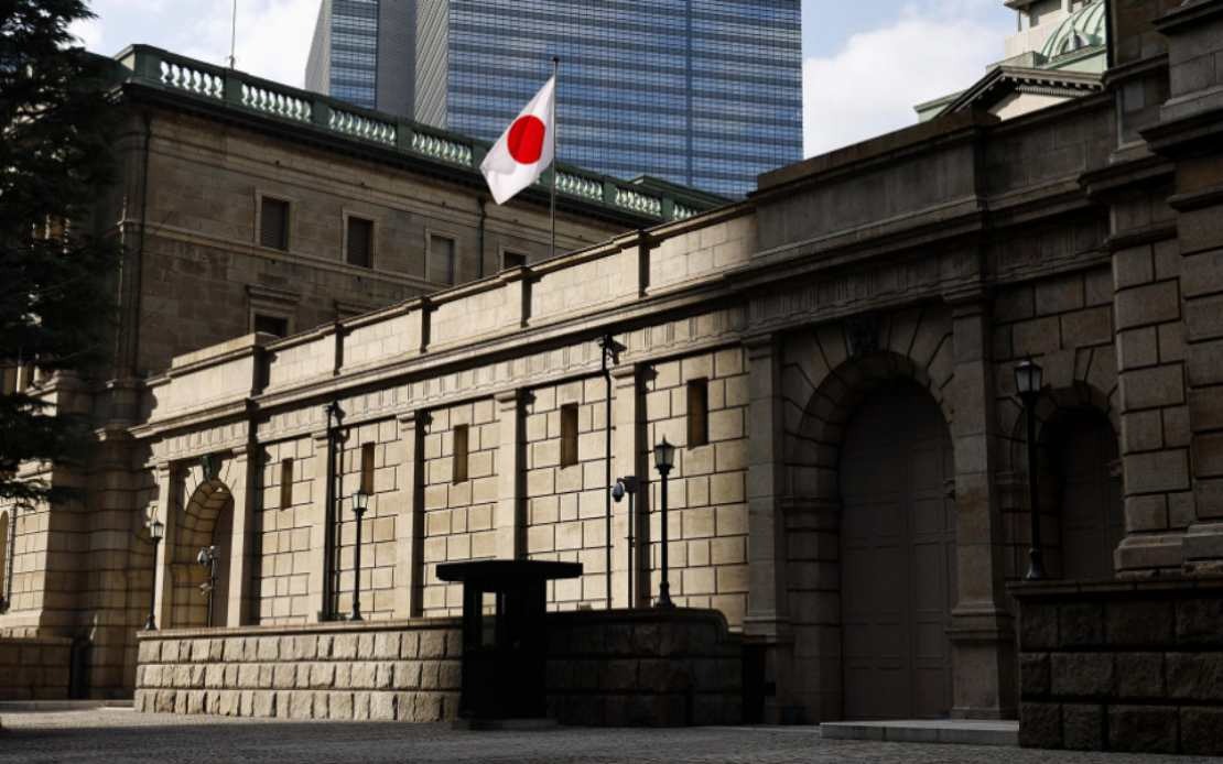 Japanese Yen Plunges to 39-Year Low Against Dollar as Rate Expectations Weigh