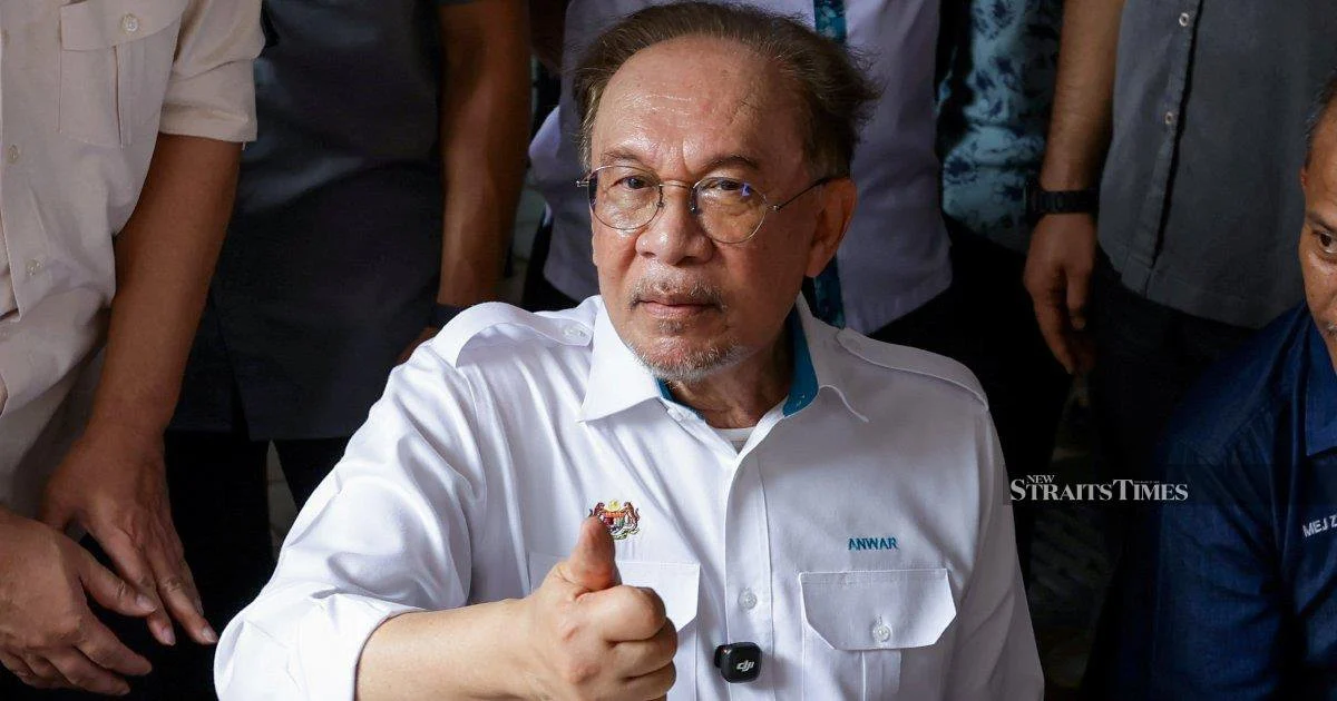 Anwar Ibrahim Tops Merdeka Centre Popularity Poll as Zahid Hamidi Falls Behind
