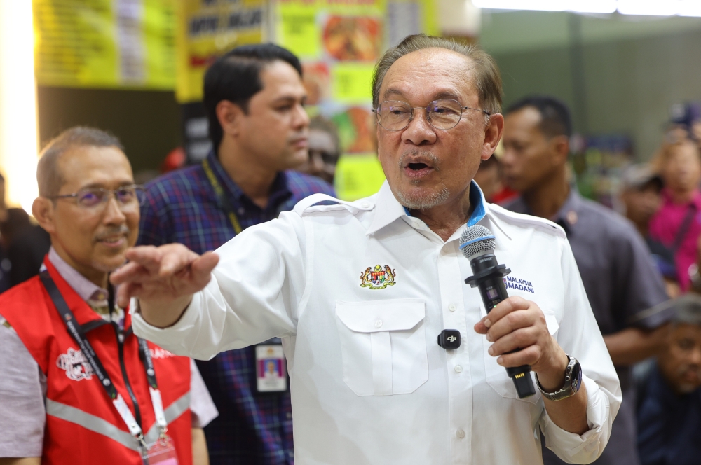Anwar Intensifies Negeri Sembilan Campaign Blitz in Final Push Before Election