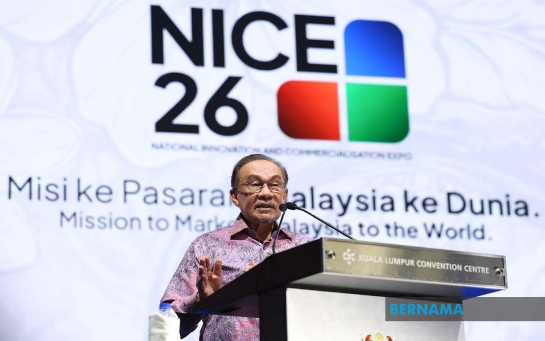 PM Anwar Calls for End to Outdated Bureaucracy Blocking Innovation and Tech Advancement