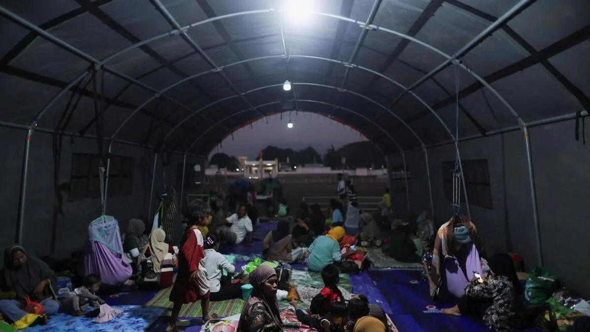 Singapore's PM Wong Expresses Solidarity with Indonesia Following Devastating Flores Earthquake