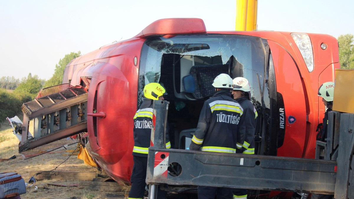 Twelve dead after Polish coach crashes on Hungarian motorway