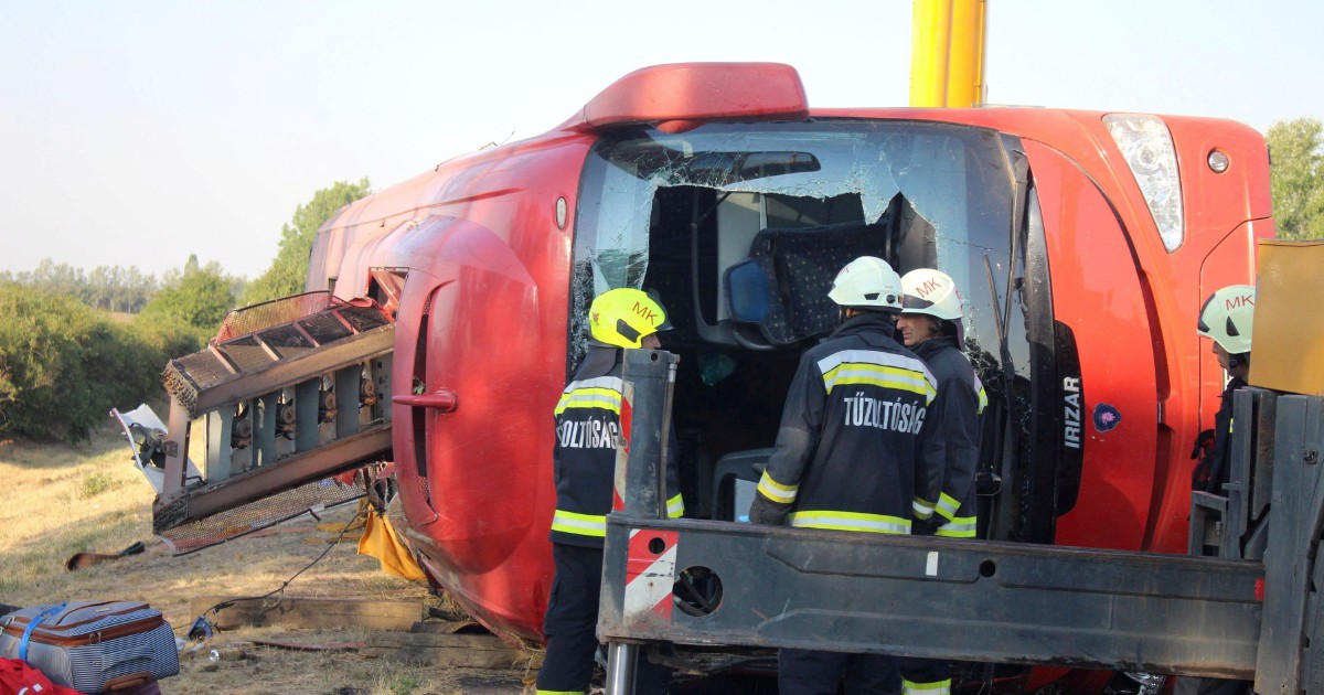 Twelve dead after Polish coach crashes on Hungarian motorway