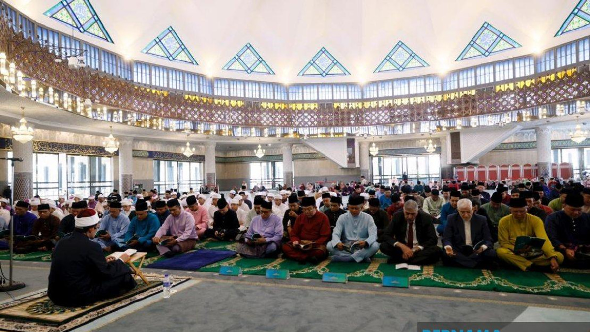 500 Gather for Tahlil Ceremony Honouring National Heroes Ahead of Warriors' Day