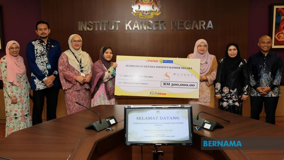 PKNS Grants RM300,000 to Support Cancer Patients at National Institute