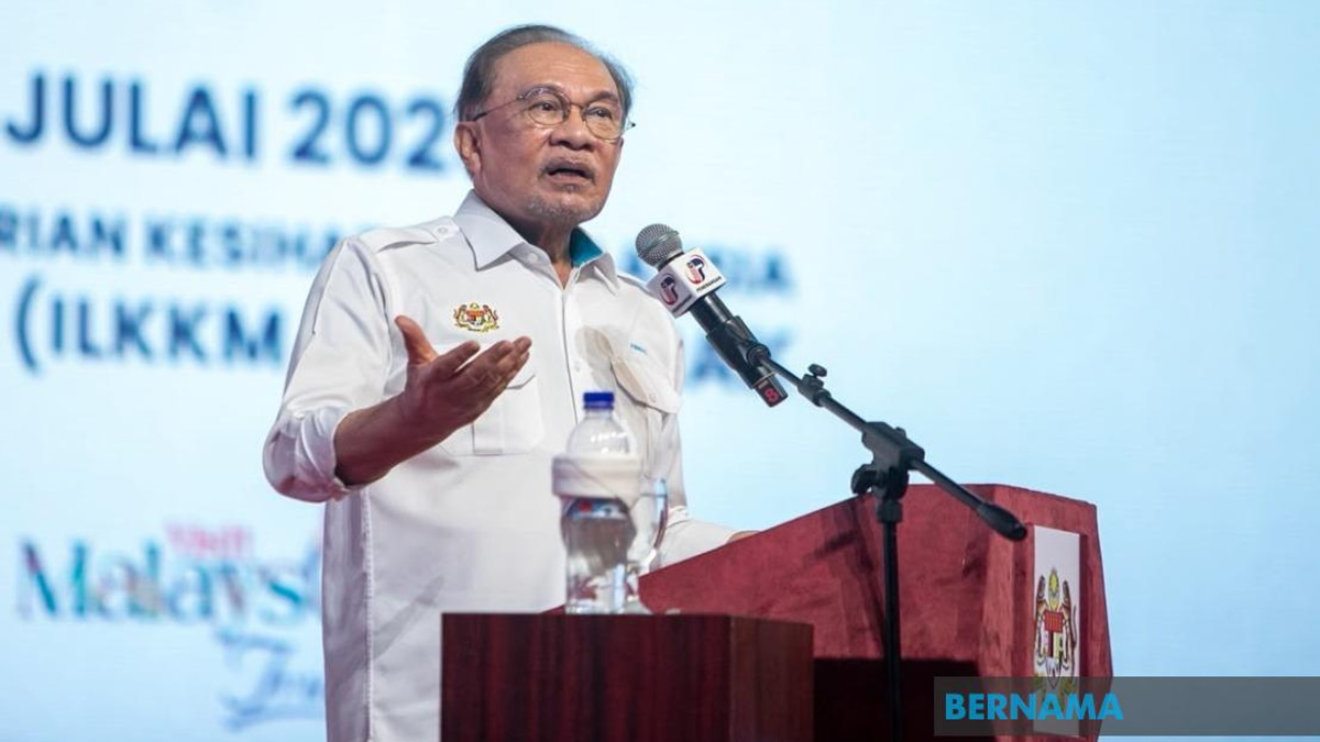 PM Anwar Calls on Youth to Honour Independence Legacy and National History