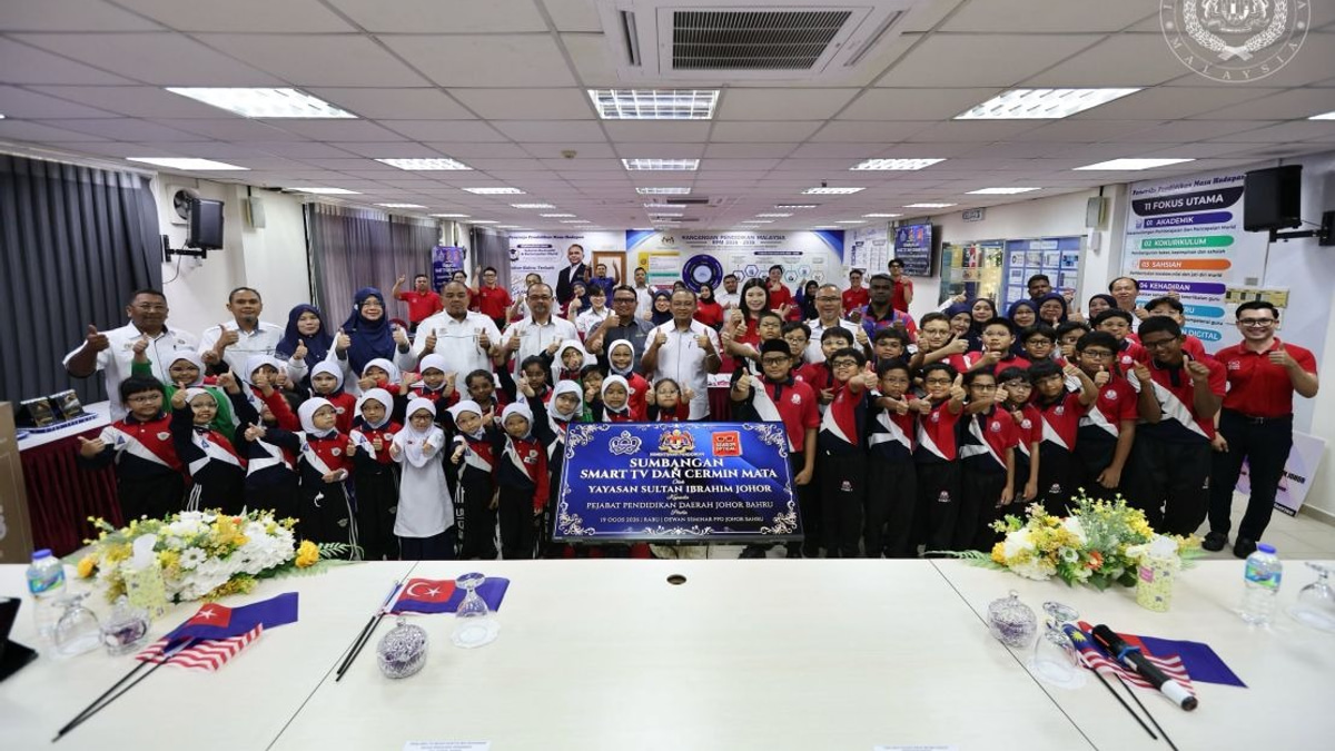 Johor Foundation Equips Schools with Smart TVs and Vision Screening Programme
