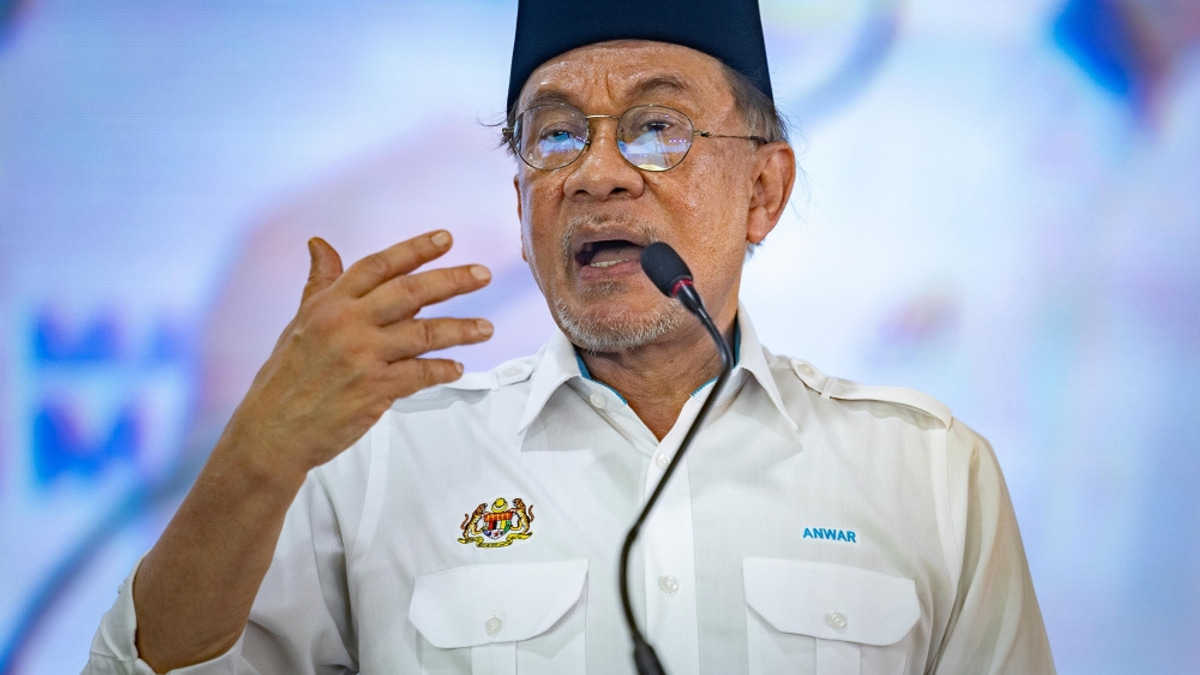 Anwar to Defend RM200 Million eFishery Investment Loss Before Parliament