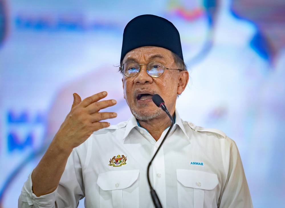 Anwar to Defend RM200 Million eFishery Investment Loss Before Parliament