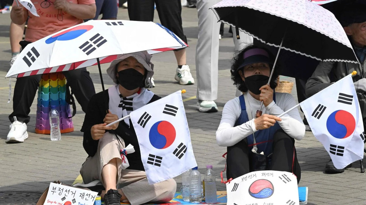 South Korea Parliament Investigates Election Commission Over Ballot Paper Crisis