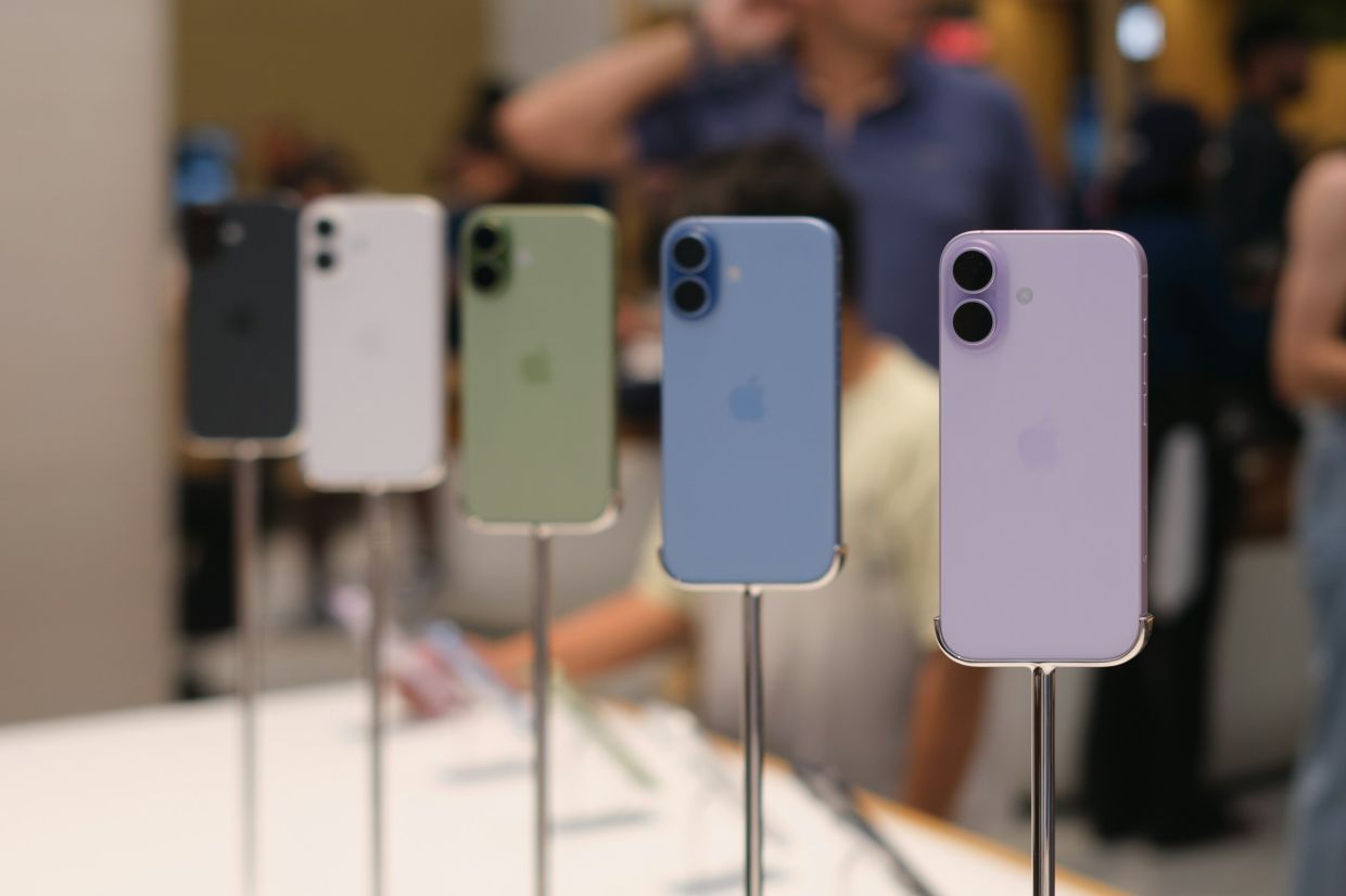 Apple's Legal Assault on OpenAI Threatens to Derail AI Rival's Hardware Dreams