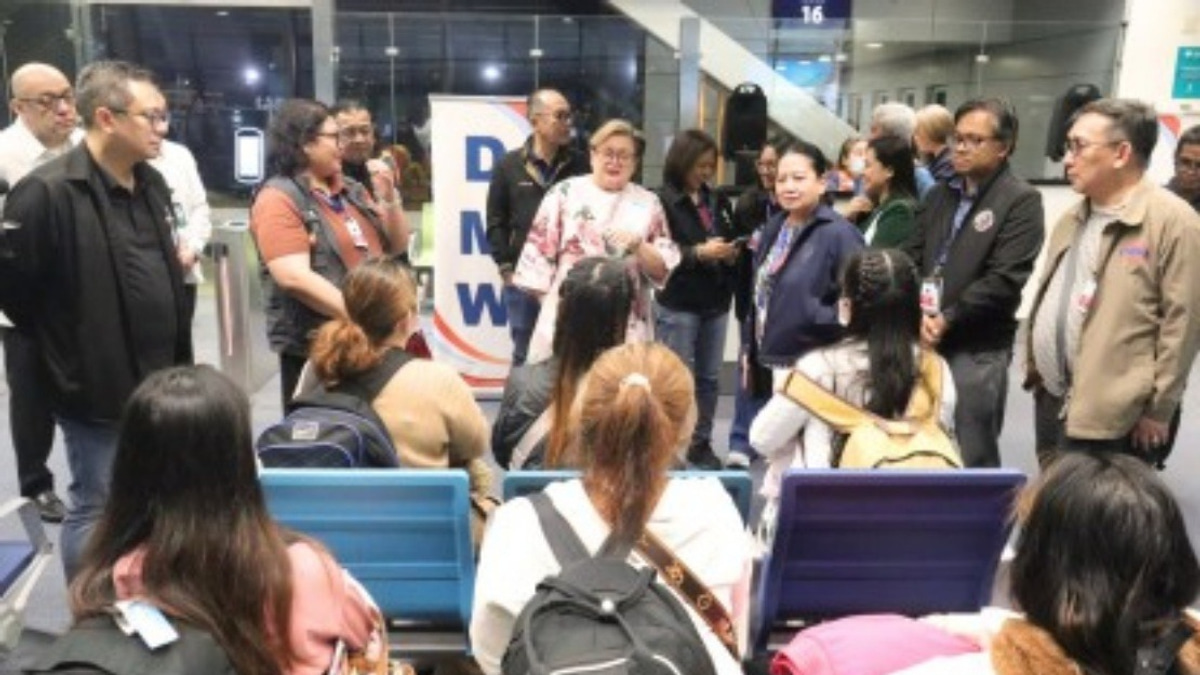 24 Filipinos Detained in Russian Siberia Return Home Following Marcos-Putin Summit