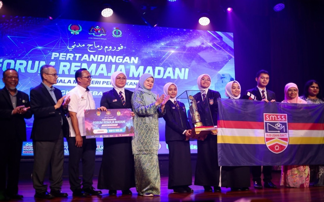Education Minister Emphasises Critical Thinking and Respectful Dialogue in Character Development
