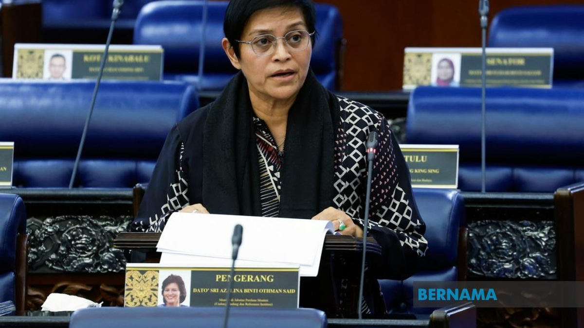 Government Open to Royal Commission on 'Corporate Mafia' Probe, Says Azalina