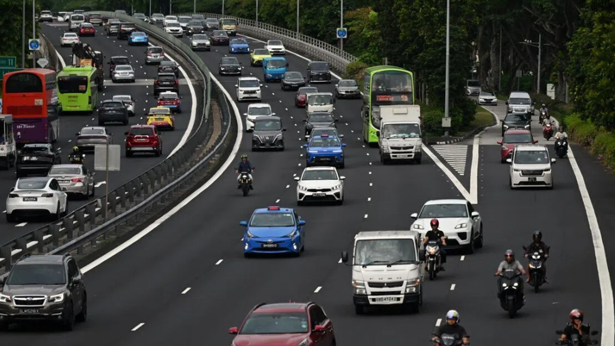 Singapore's ride-hailing platforms to maintain driver surcharges through end of September
