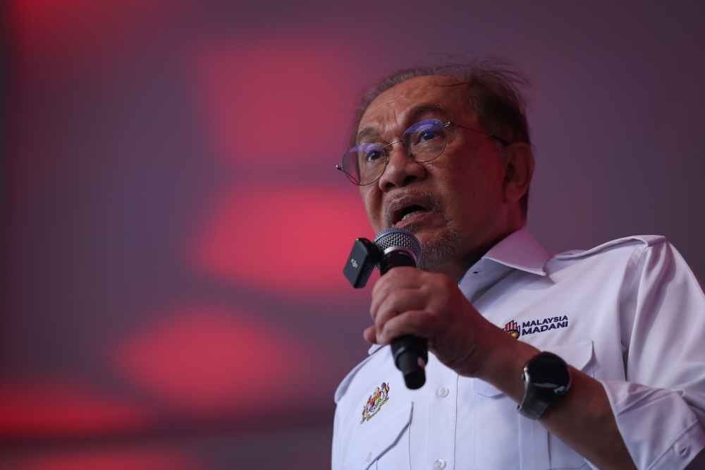 Anwar Condemns Opposition's Absence During Tabung Haji Inquiry Debate