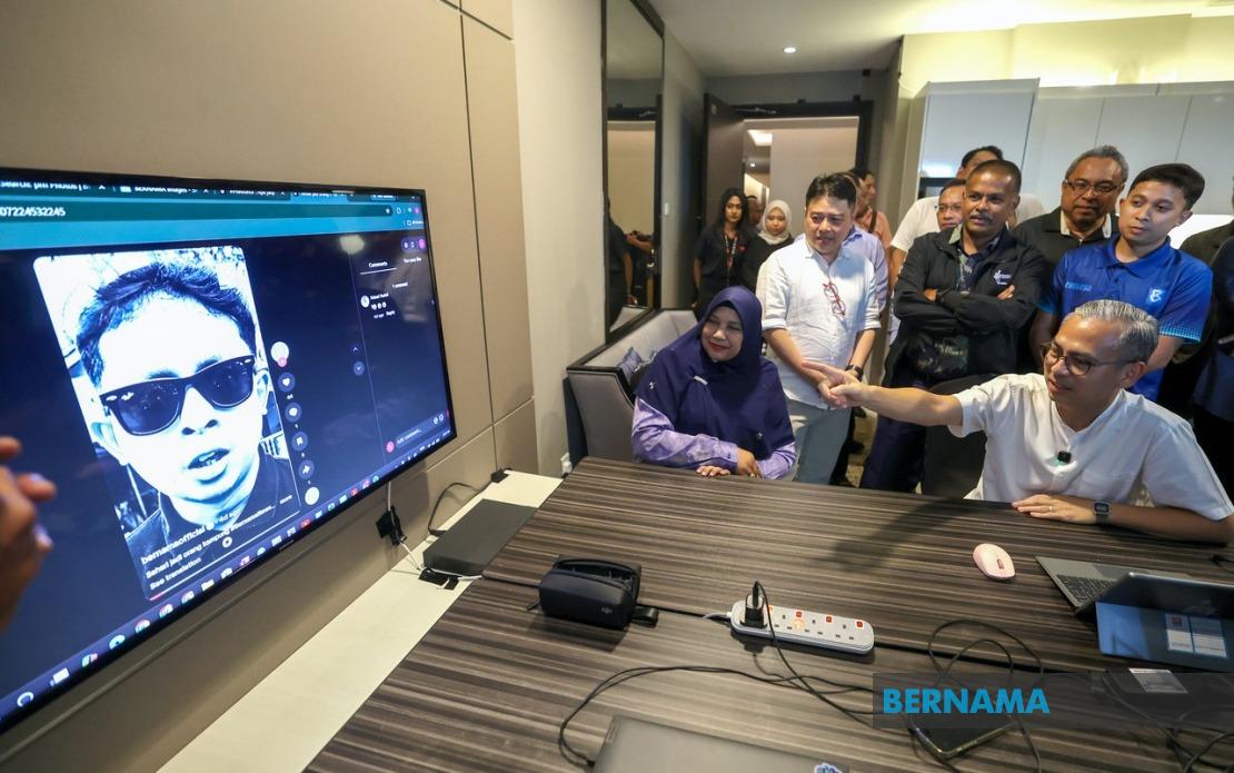 Communications Minister Praises Bernama's Coverage Operations During Johor Election