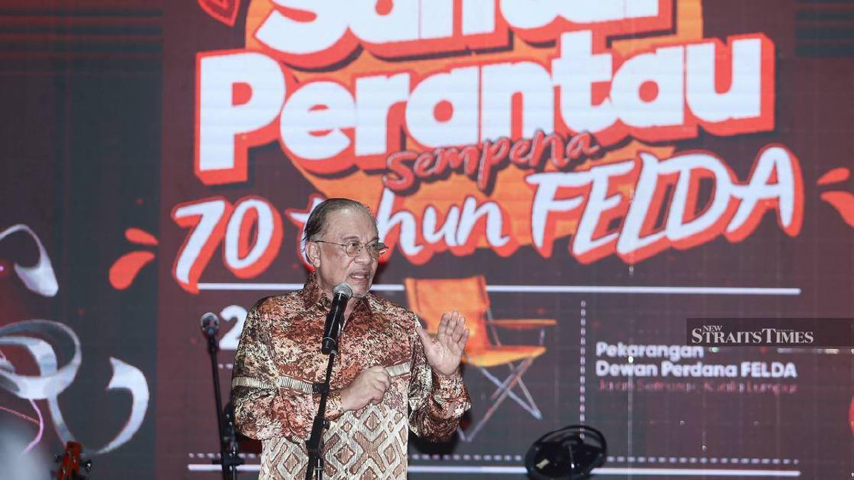 Anwar pushes for swift rollout of Felda settler support initiatives with monthly accountability