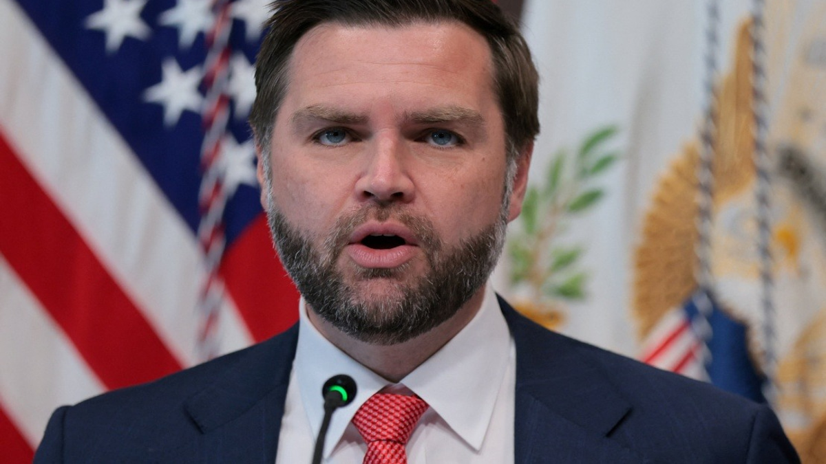 US Expects Iran to Restore Oil Flow Through Strait of Hormuz, Vance Says
