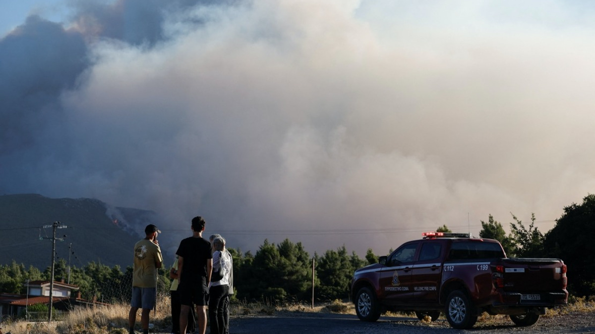 Greece Mobilises Thousands as Major Wildfires Threaten Athens Region