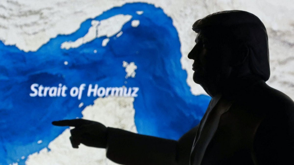Trump Vows Retaliatory Strikes on Iran Infrastructure for Hormuz Attacks