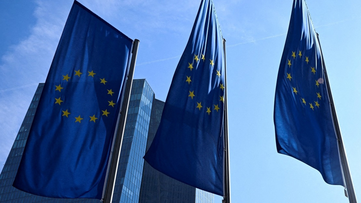 EU Locks in Russian Oil Price Cap for 12 Months as Sanctions Tighten