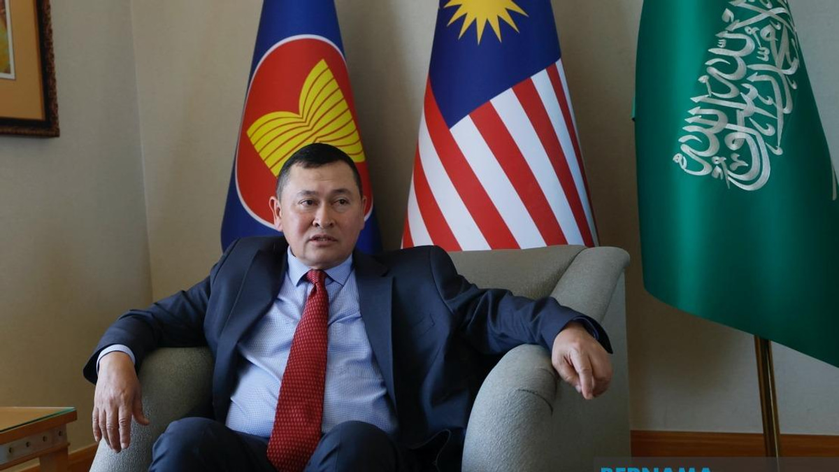 Mohamad Hasan To Lead Malaysia's Charge At OIC Meeting On Palestine Crisis