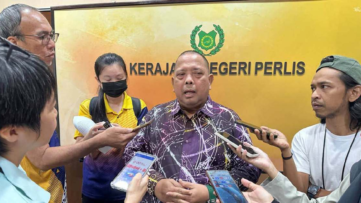Perlis Chief Minister Dismisses Speculation Over Party Allegiance Following Supreme Council Departure