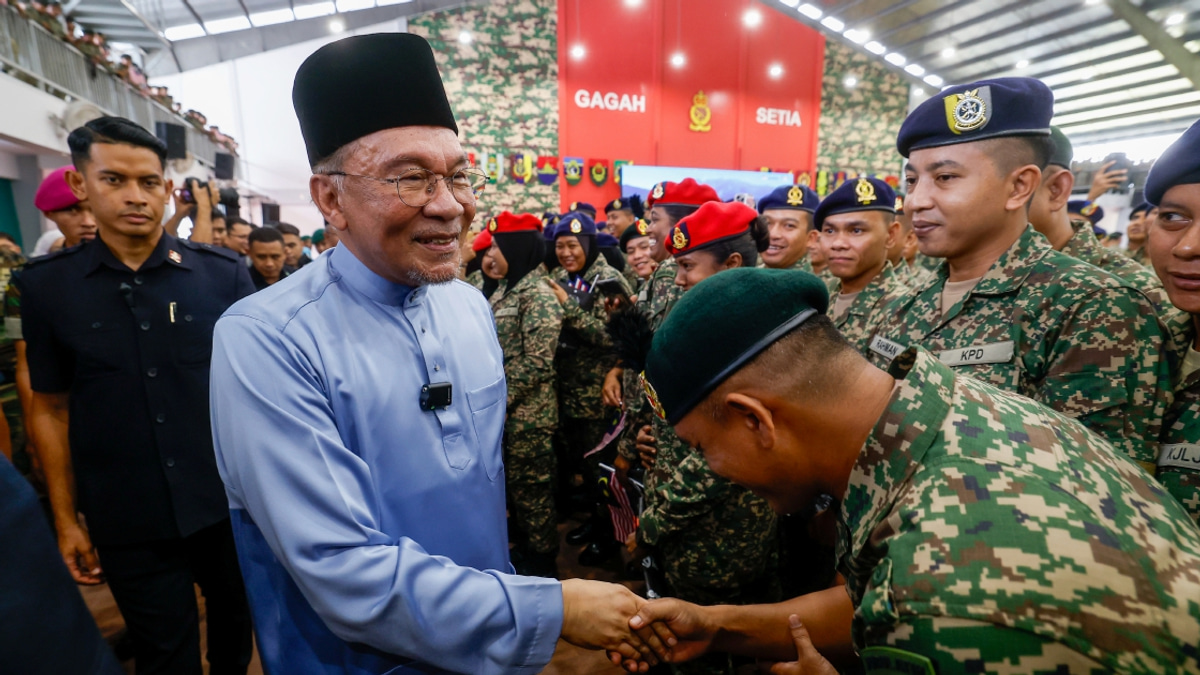 Malaysia Opposes Israeli Policies, Not Jewish People, Anwar Clarifies