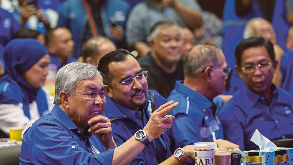 Zahid to Seek Negri Sembilan Ruler's Counsel Before Announcing MB Candidate