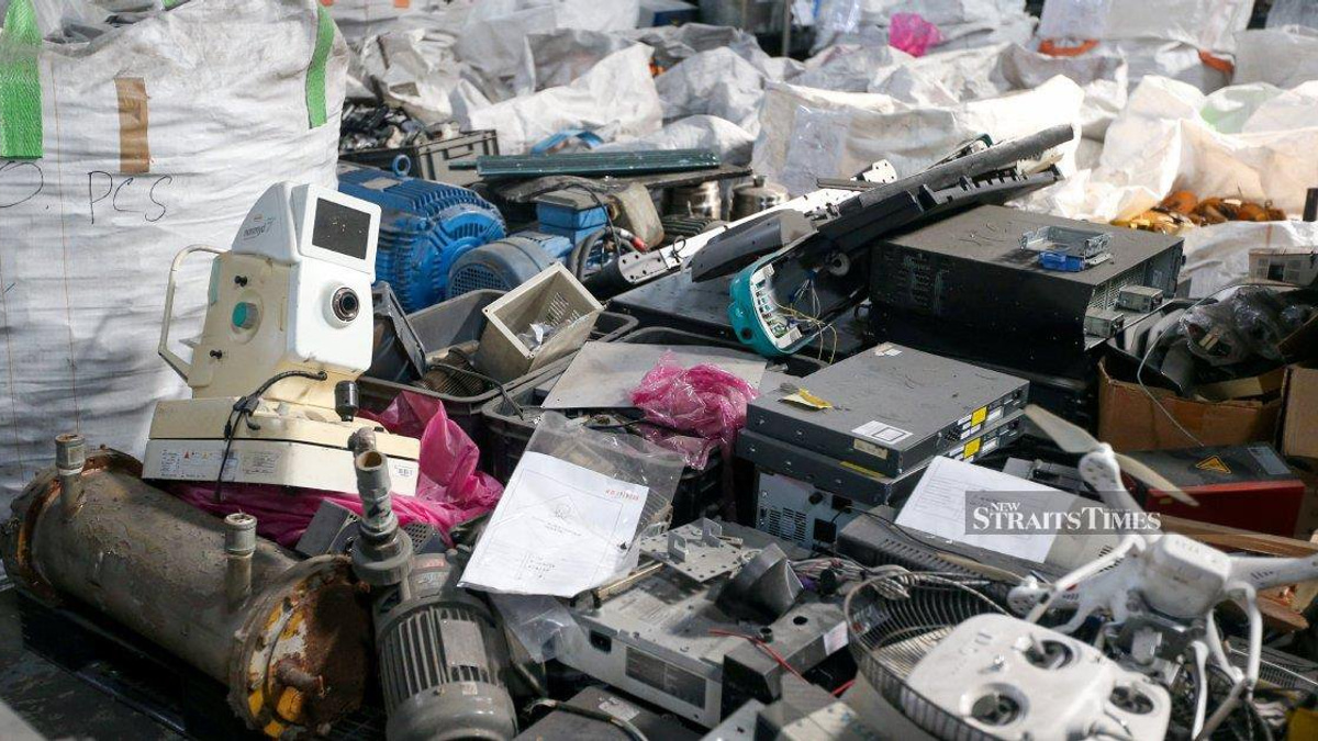 Ten GOF Officers Detained in Penang E-Waste Factory Extortion Probe