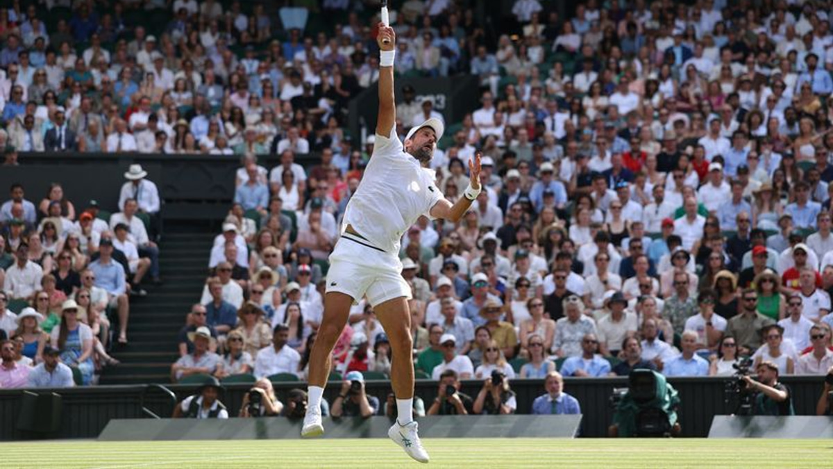 Djokovic Eclipses Federer's Wimbledon Record with Gritty Win Over Safiullin