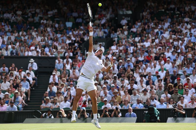 Djokovic Eclipses Federer's Wimbledon Record with Gritty Win Over Safiullin