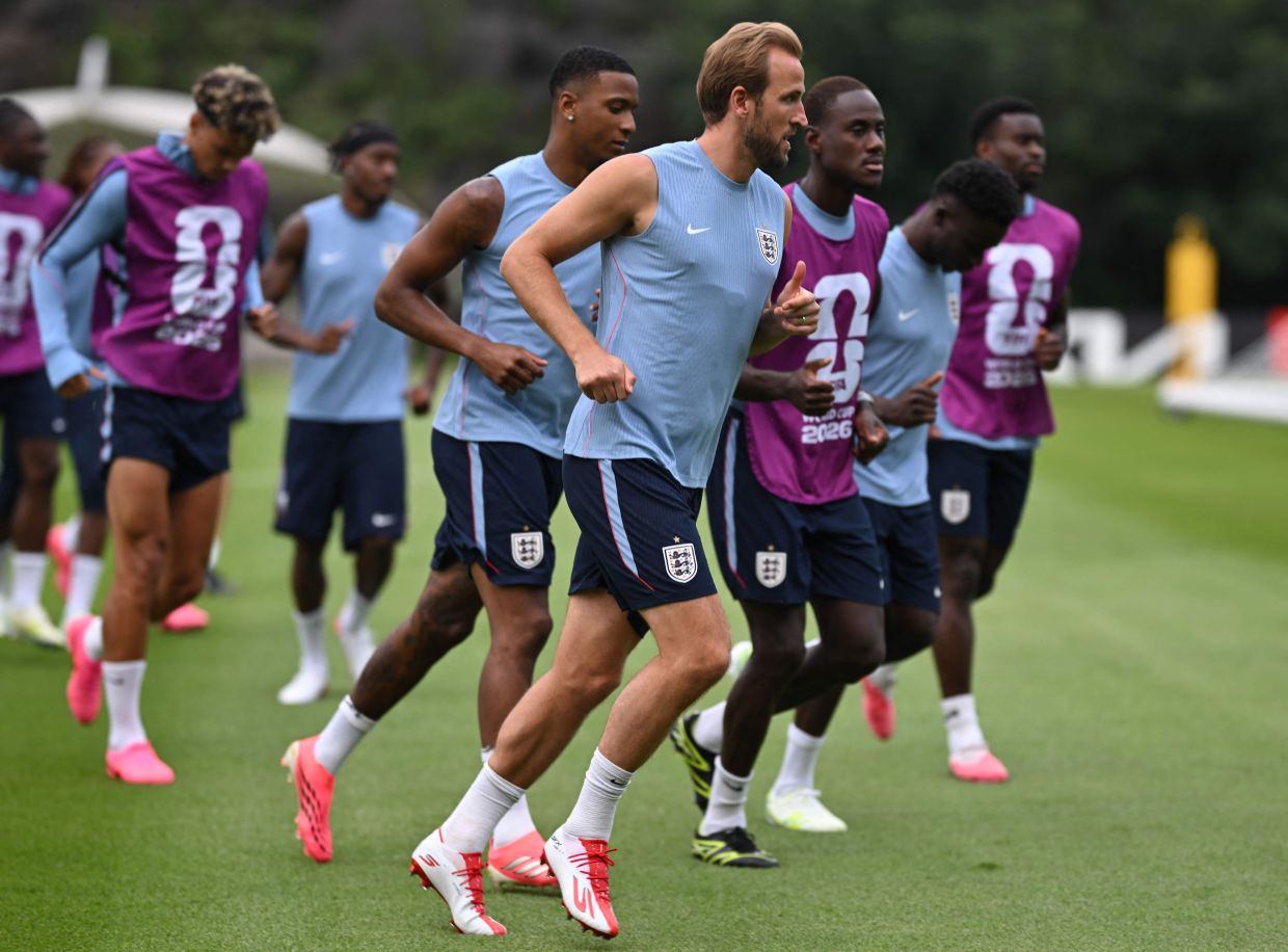 England and Mexico set for Azteca showdown as World Cup quarter-final race intensifies