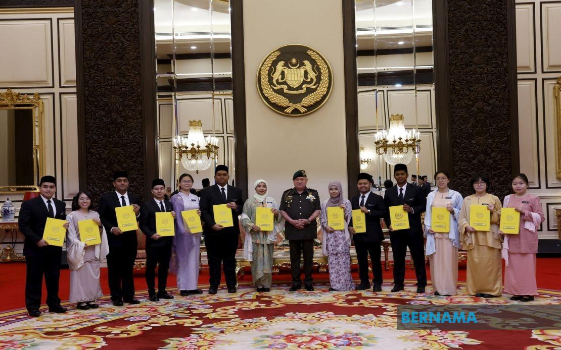 Sultan Ibrahim Presents BYDPA Scholarships to 14 High-Achieving Scholars