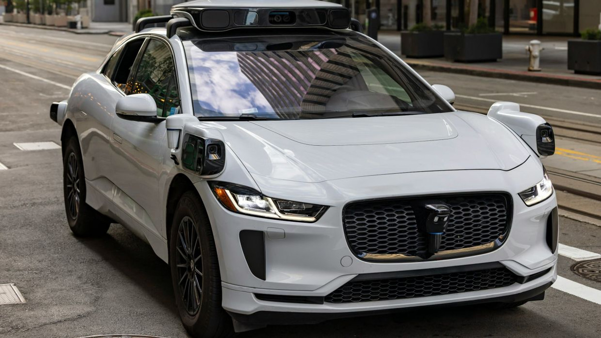 Robotaxis in Crisis: Can Autonomous Vehicles Handle Real-World Emergencies?