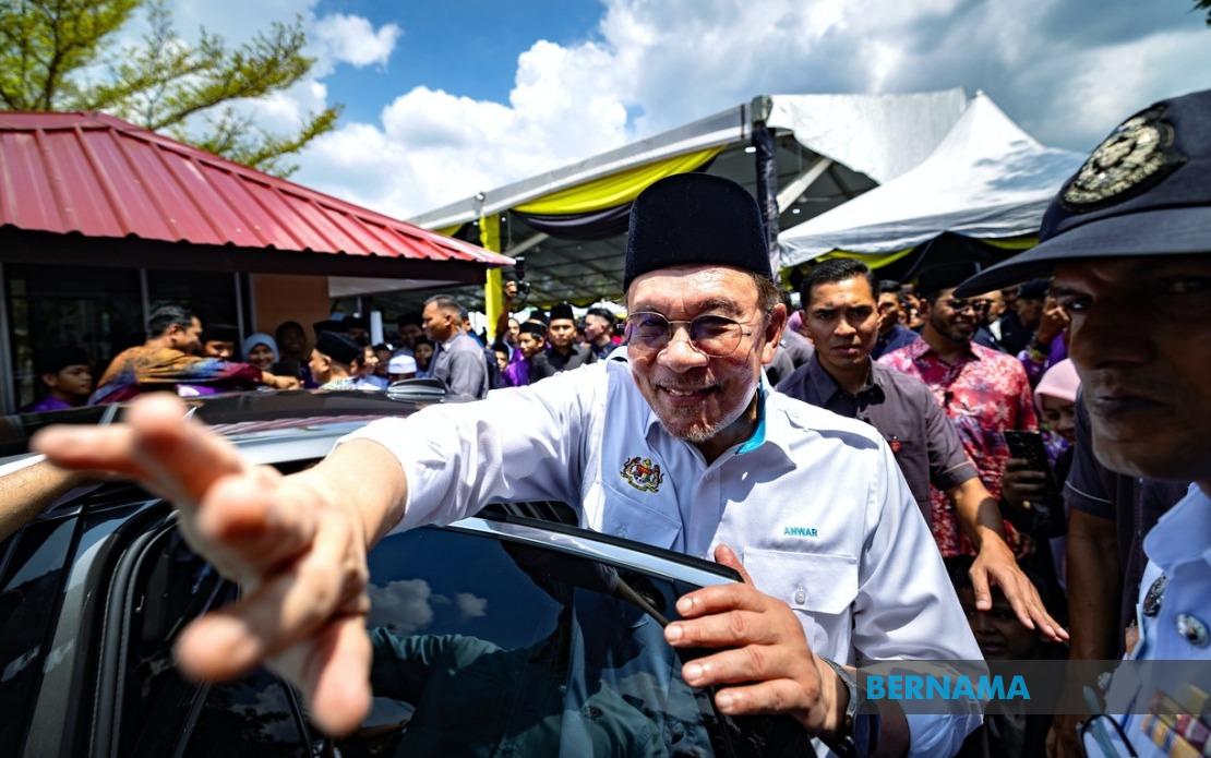Anwar to Defend KWAP's eFishery Investment Losses in Parliament