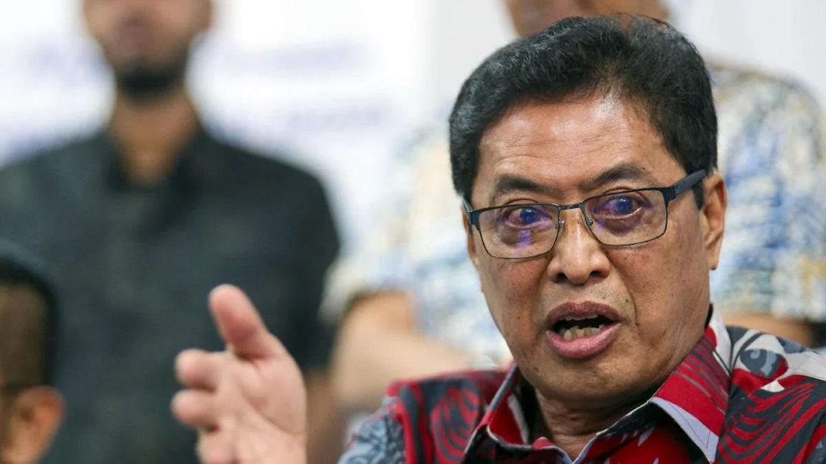 Zaid Ibrahim Challenges Azalina Over Secrecy of Azam Baki's Share Holdings