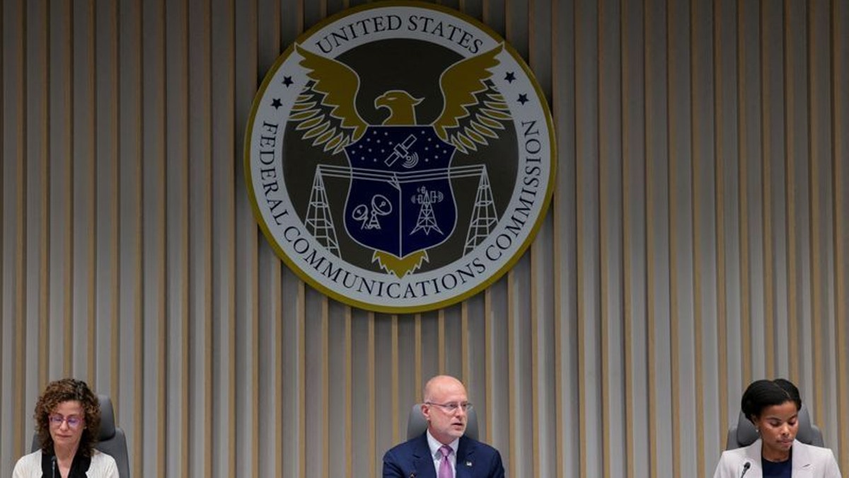 US regulator tightens ban on Chinese tech gear, closing loophole on component parts