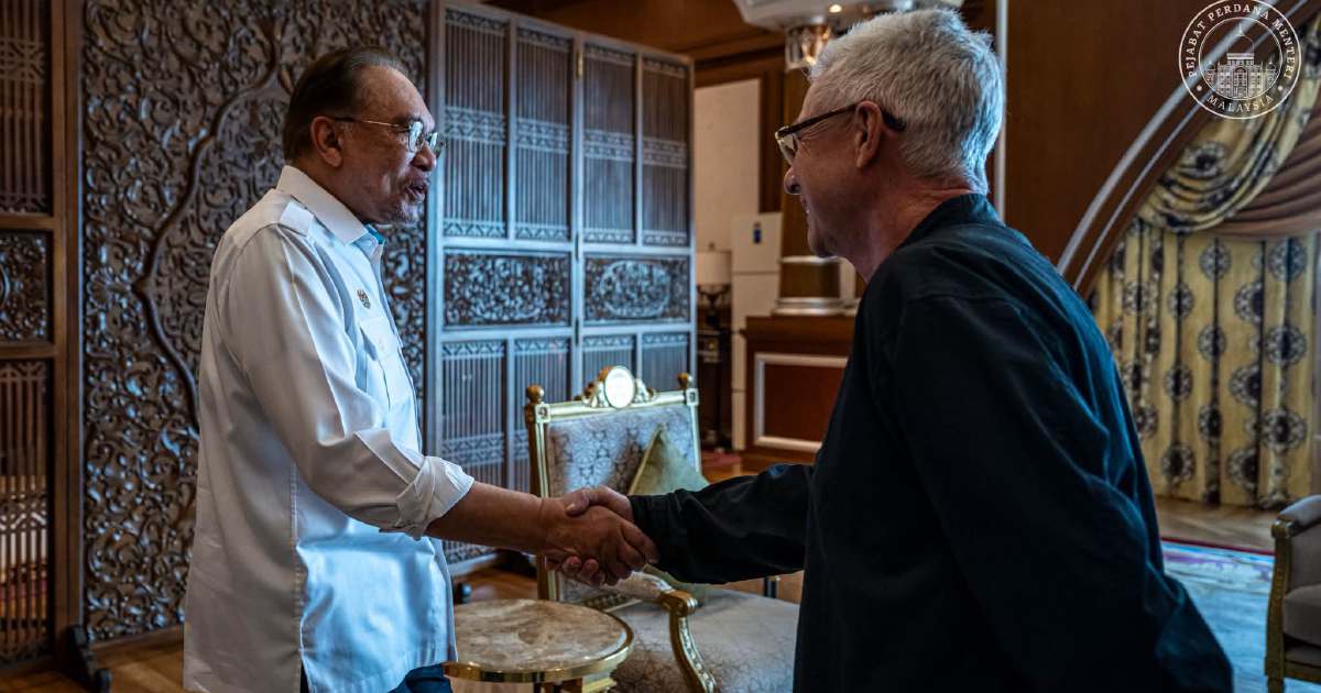 PM Anwar meets Singapore GP executive director to explore F1 event best practices