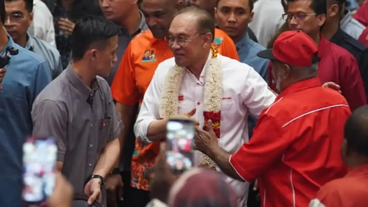 PM Anwar Takes Direct Control of Indian Community Concerns