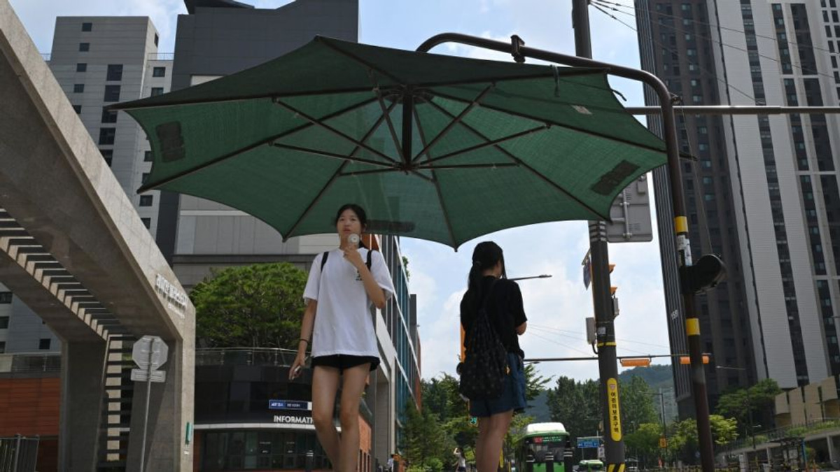 South Korea's Heat Crisis Exposes Workplace Protection Divide Between Large and Small Employers